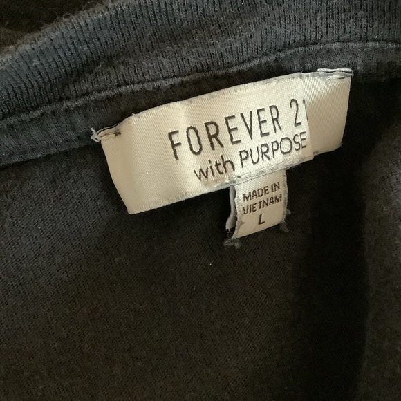 Forever 21 Size Large Silent Madness Black Graphic Tee. Preloved - Picture 5 of 6